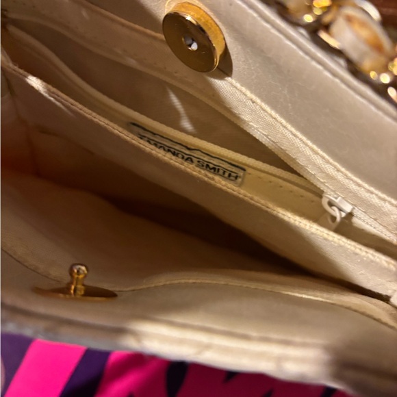 Women’s Amanda Smith Elegant Quilted Chain Shoulder Bag - Cream - Picture 3 of 4